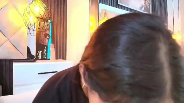 Image 2 of leah_collins_ Stream on Chaturbate on 1 month ago