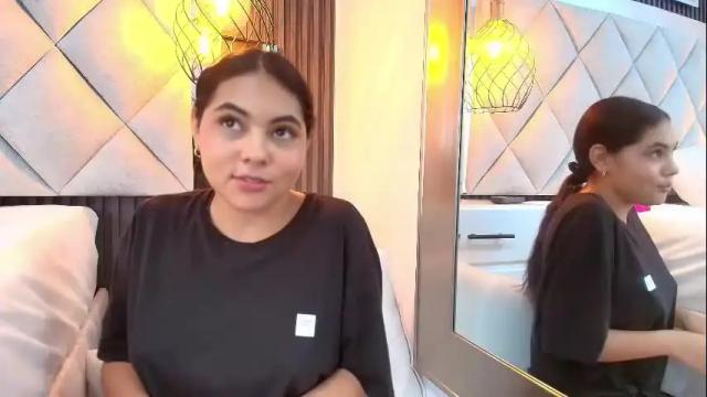 Image 3 of leah_collins_ Stream on Chaturbate on 1 month ago