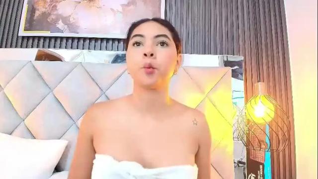 Image 2 of leah_collins_ Stream on Chaturbate on 1 month ago