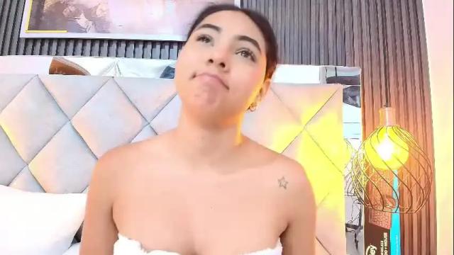 Image 3 of leah_collins_ Stream on Chaturbate on 1 month ago