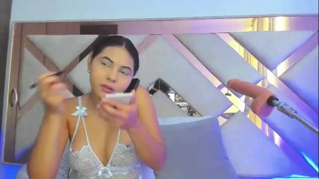 Image 3 of leah_collins_ Stream on Chaturbate on 6 months ago