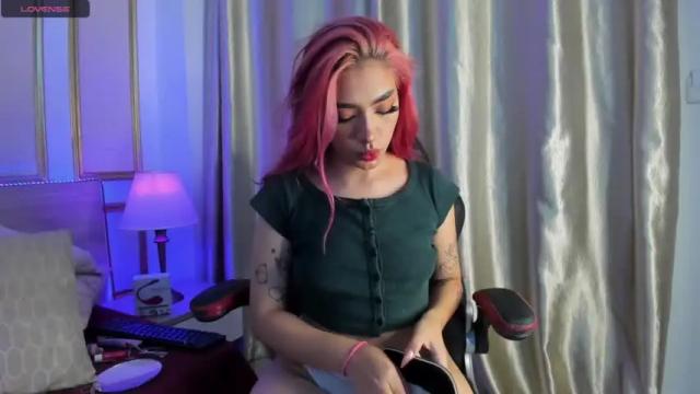 Image 12 of leah_lovett Stream on Chaturbate on 20 months ago