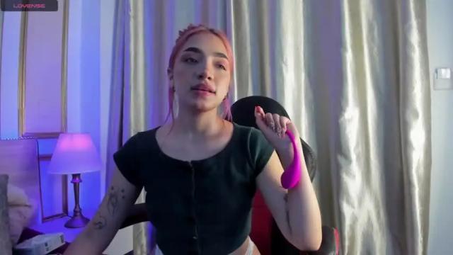 Image 4 of leah_lovett Stream on Chaturbate on 20 months ago