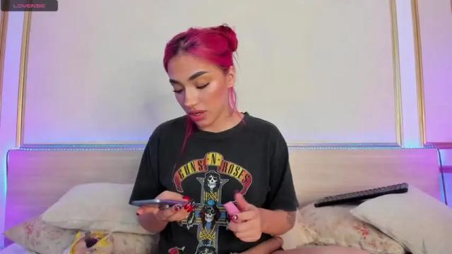 Image 11 of leah_lovett Stream on Chaturbate on 19 months ago