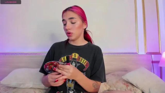 Image 2 of leah_lovett Stream on Chaturbate on 19 months ago