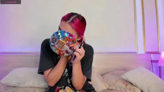 Image 3 of leah_lovett Stream on Chaturbate on 19 months ago
