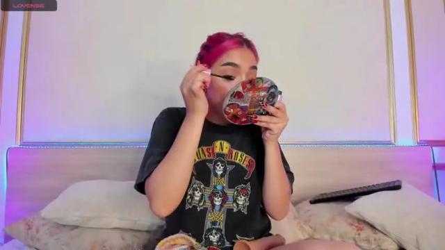 Image 8 of leah_lovett Stream on Chaturbate on 19 months ago