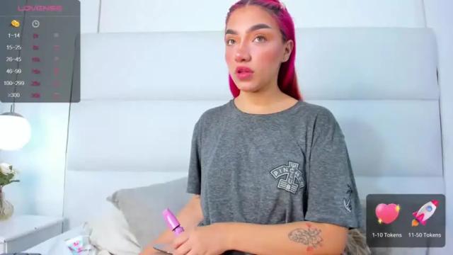 Image 4 of leah_lovett Stream on Chaturbate on 19 months ago