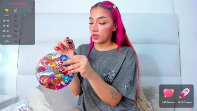 Image 7 of leah_lovett Stream on Chaturbate on 19 months ago