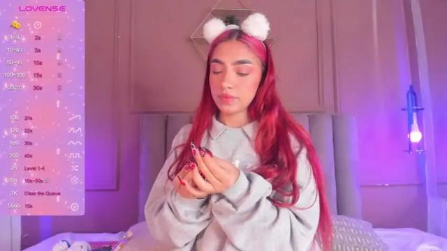 Image 4 of leah_lovett Stream on Chaturbate on 19 months ago