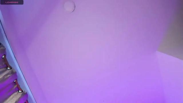 Image 3 of leah_lovett Stream on Chaturbate on 19 months ago