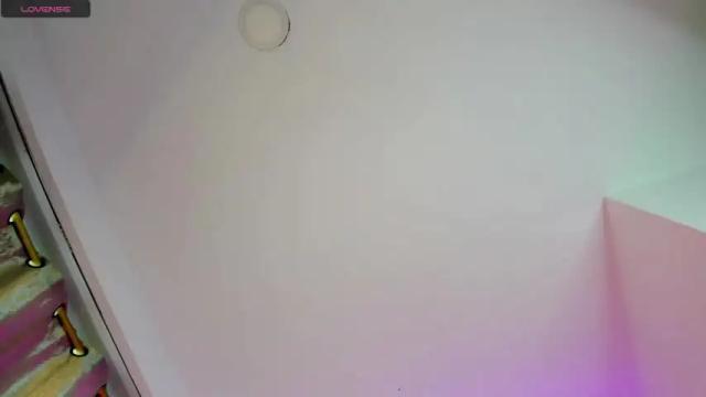 Image 4 of leah_lovett Stream on Chaturbate on 19 months ago