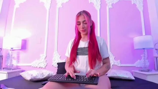 Image 12 of leah_lovett Stream on Chaturbate on 19 months ago