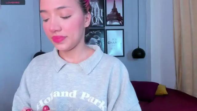 Image 6 of leah_lovett Stream on Chaturbate on 19 months ago
