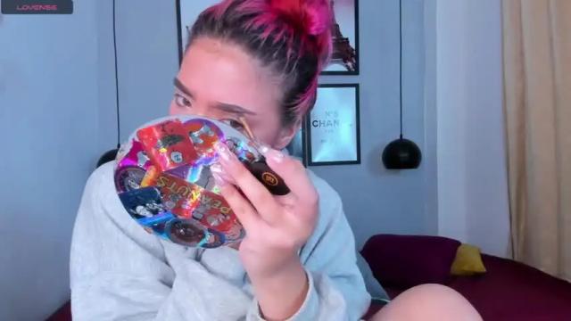 Image 7 of leah_lovett Stream on Chaturbate on 19 months ago