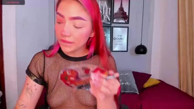 Image 3 of leah_lovett Stream on Chaturbate on 19 months ago
