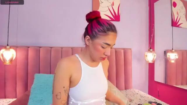 Image 10 of leah_lovett Stream on Chaturbate on 18 months ago
