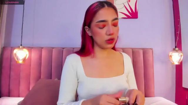 Image 2 of leah_lovett Stream on Chaturbate on 18 months ago