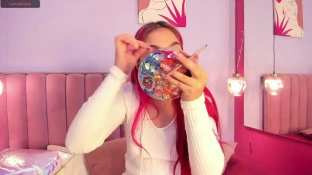 Image 3 of leah_lovett Stream on Chaturbate on 18 months ago