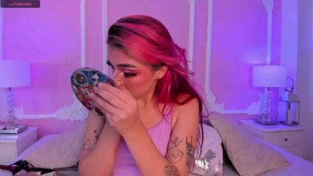 Image 4 of leah_lovett Stream on Chaturbate on 18 months ago