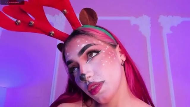 Image 4 of leah_lovett Stream on Chaturbate on 18 months ago