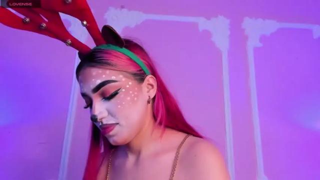 Image 7 of leah_lovett Stream on Chaturbate on 18 months ago
