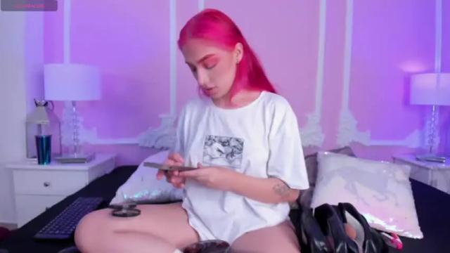 Image 4 of leah_lovett Stream on Chaturbate on 18 months ago