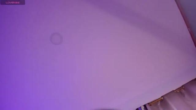 Image 3 of leah_lovett Stream on Chaturbate on 18 months ago