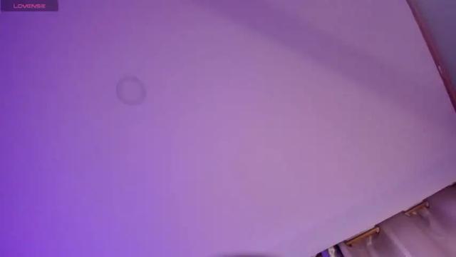 Image 4 of leah_lovett Stream on Chaturbate on 18 months ago