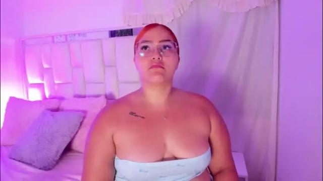 Image 12 of leahbarker Stream on Chaturbate on 2 months ago