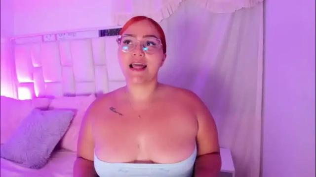 Image 4 of leahbarker Stream on Chaturbate on 2 months ago