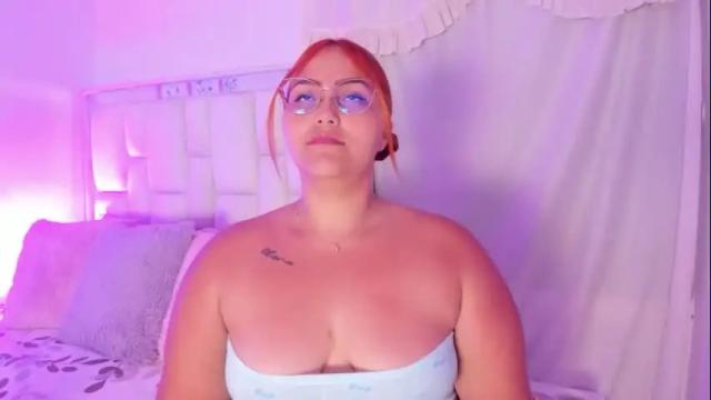 Image 2 of leahbarker Stream on Chaturbate on 2 months ago