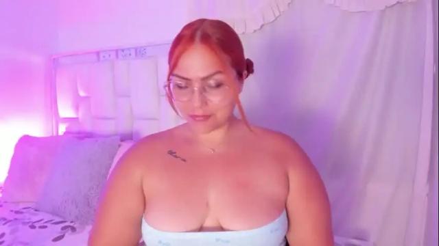 Image 3 of leahbarker Stream on Chaturbate on 2 months ago