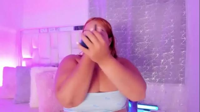 Image 3 of leahbarker Stream on Chaturbate on 1 month ago