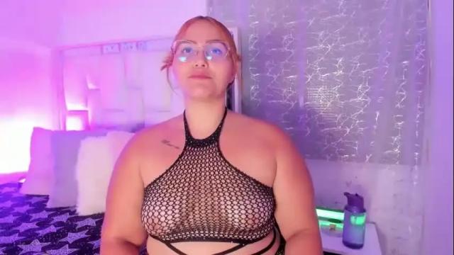 Image 3 of leahbarker Stream on Chaturbate on 1 month ago