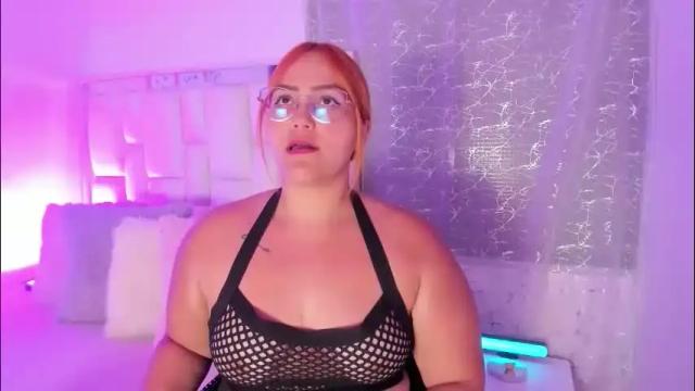 Image 3 of leahbarker Stream on Chaturbate on 8 days ago