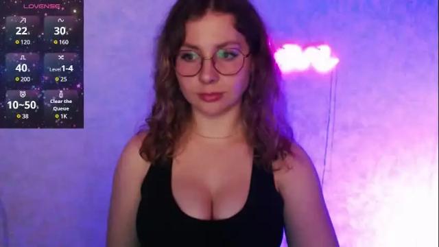 Image 12 of leahbarton Stream on Chaturbate on 3 days ago