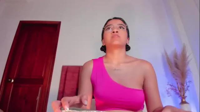 Image 3 of leahcaarter Stream on Chaturbate on 10 days ago