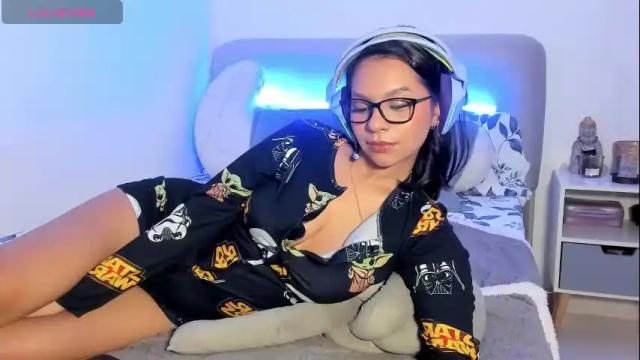 Image 12 of leahmarsh Stream on Chaturbate on 1 month ago
