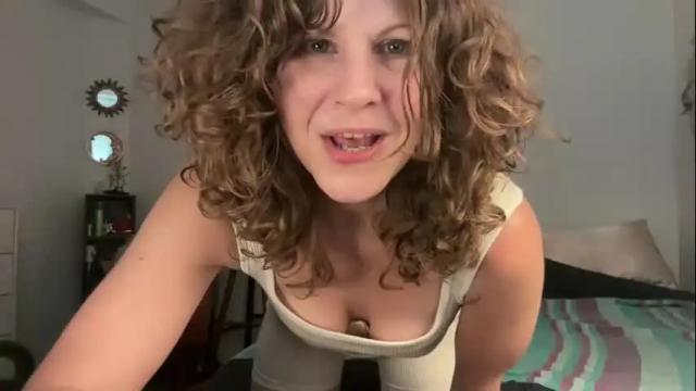 Image 3 of leahsparkles Stream on Chaturbate on 22 days ago