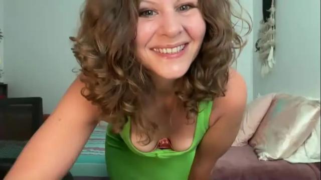 Image 2 of leahsparkles Stream on Chaturbate on 2 days ago