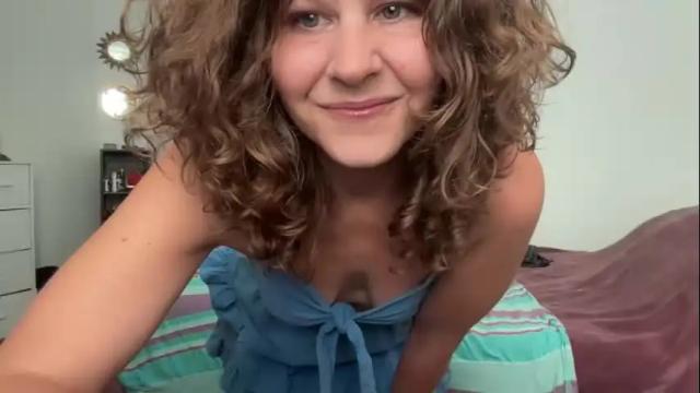 Image 3 of leahsparkles Stream on Chaturbate on 2 months ago