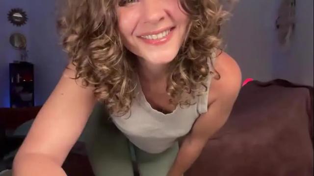 Image 2 of leahsparkles Stream on Chaturbate on 2 months ago