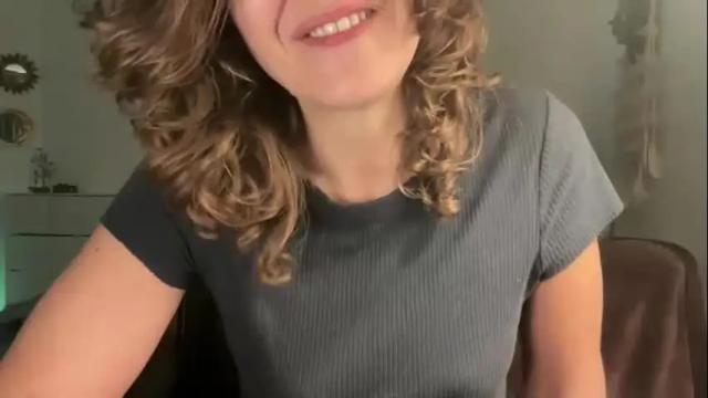 Image 3 of leahsparkles Stream on Chaturbate on 1 month ago
