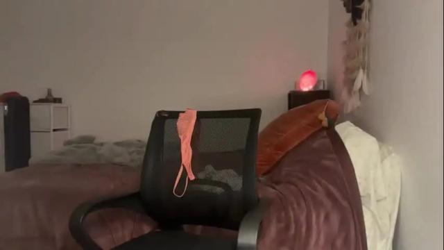 Image 12 of leahsparkles Stream on Chaturbate on 1 month ago