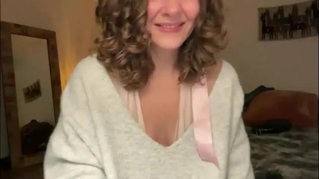 Image 3 of leahsparkles Stream on Chaturbate on 2 months ago