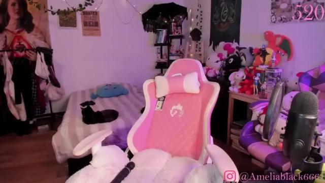 Image 12 of leamelie Stream on Chaturbate on 13 months ago