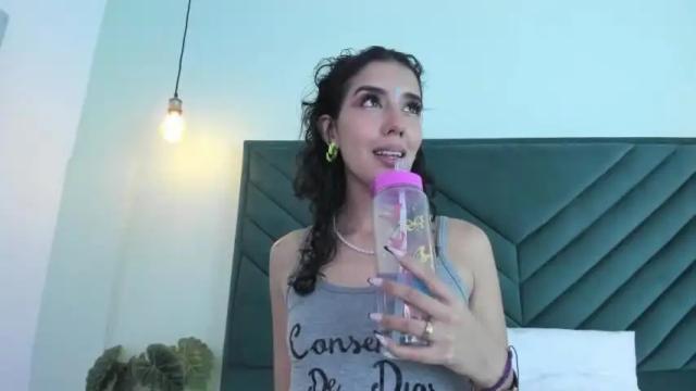 Image 4 of leasaenz Stream on Chaturbate on 17 months ago