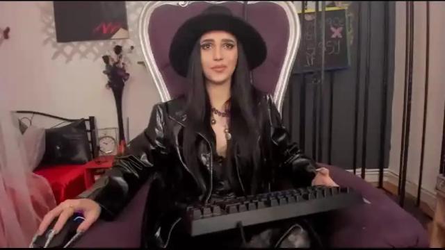 Image 12 of leavonnouire Stream on Chaturbate on 18 months ago