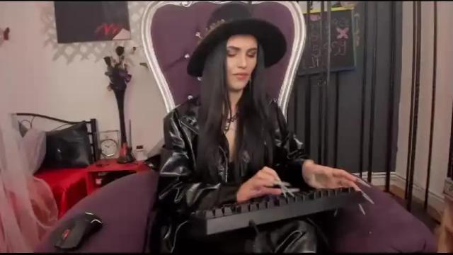Image 6 of leavonnouire Stream on Chaturbate on 18 months ago